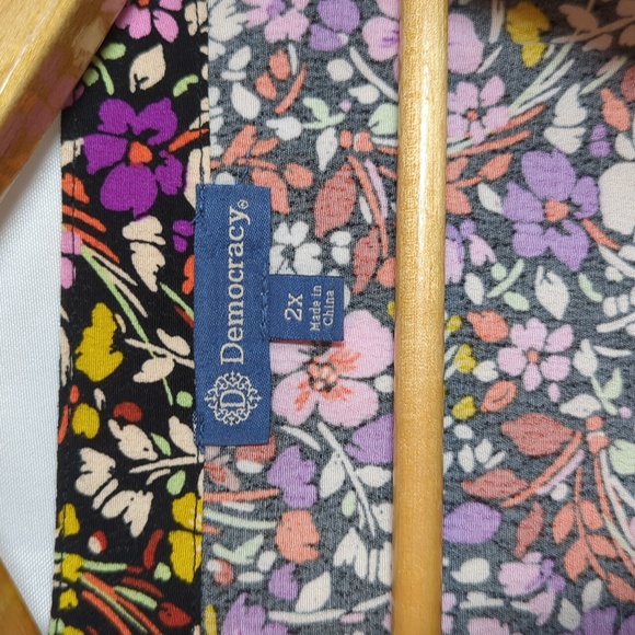 Democracy V-Neck Ruffle Flutter Sleeve Multicolor Floral Blouse | Size‎ 2X - Picture 5 of 8